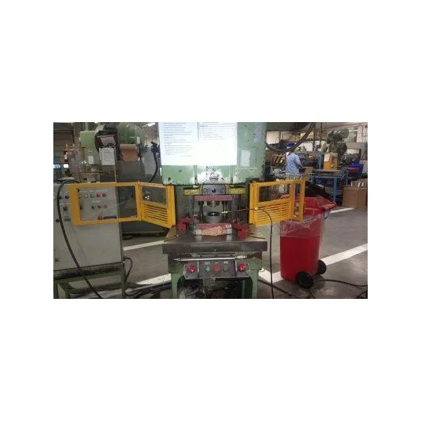 PROTECTION FOR ECCENTRIC PRESS WITH DOUBLE DOOR AND MICROSWITCH - TYPE PP - Repar2