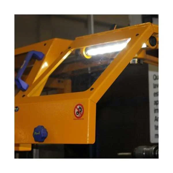 SAFETY GUARD FOR SADDLE OF LATHE WITH REAR FITTING WITH OR WITHOUT MICROSWITCH AND COOLANT HOSE - TYPE TC - Repar2