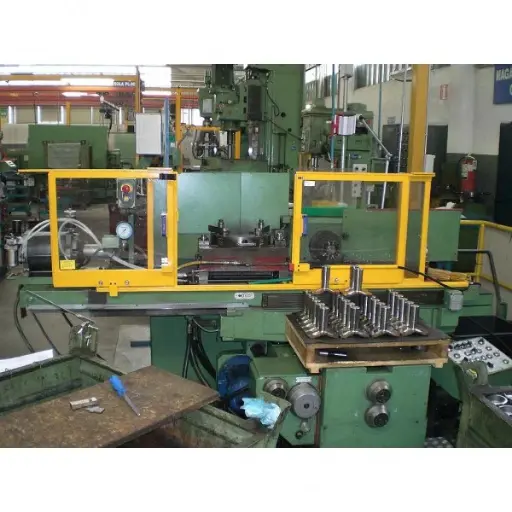 SAFETY GUARD FOR TABLE OF MILLING MACHINE WITH DOUBLE DOOR WITH OPENING FOR VICE (TYPE TAM) OR WITHOUT (TYPE TA) - Repar2